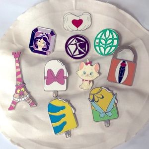 Bundle of Disney collectors pins